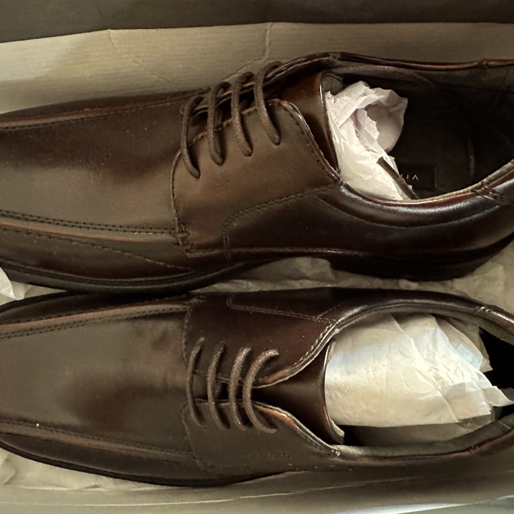 mens dress shoes size 7.5 brown color NEW

Perfect holiday shoes